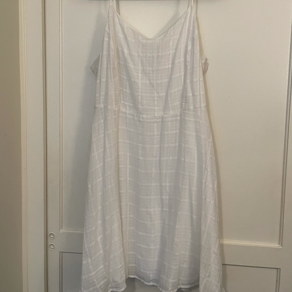 White dress. New!